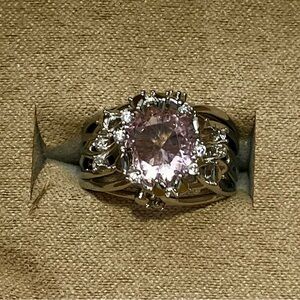 🩷NWOT - Elegant Pink Stone 925 Silver Ring
